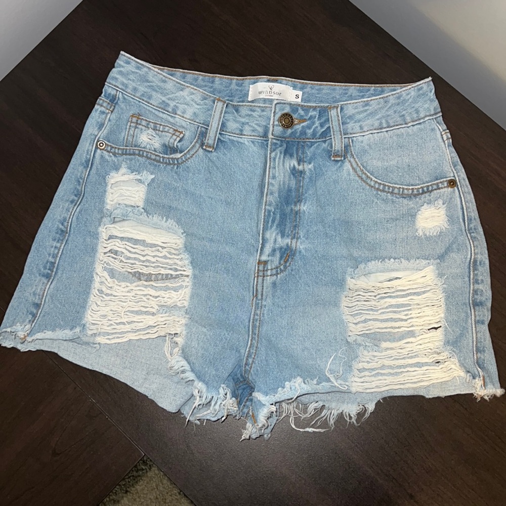Windsor distressed denim jean shorts size small